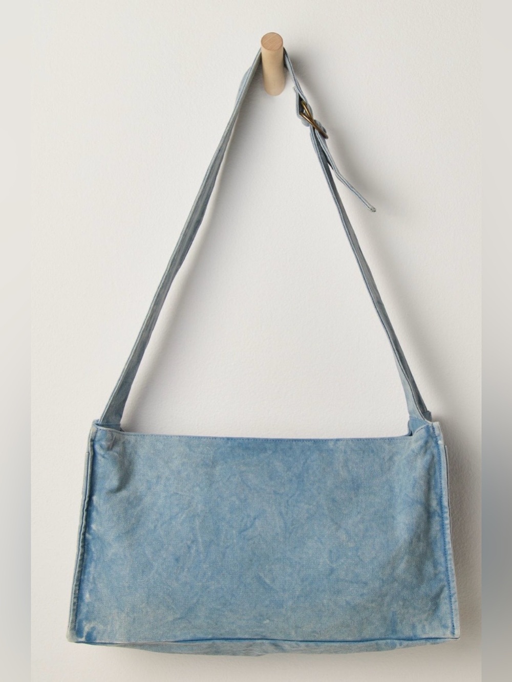 NWT Free People Camp Crush Sling Bag in Blue 🩵 New $78 18x10x5 Adjustable Strap - Picture 5 of 10